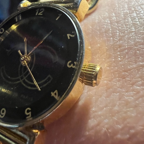 Elegant Chanel Gold Chain Bracelet Watch - Picture 3 of 10